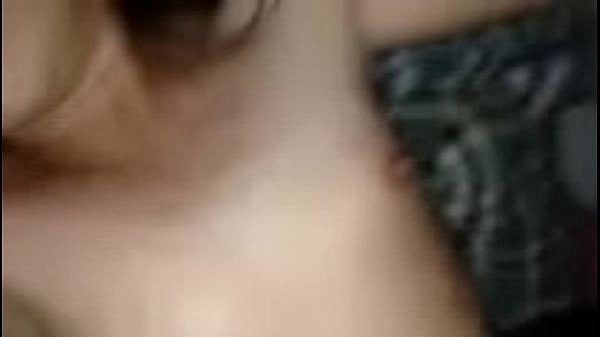 แหกหีสาวสวยเอาควยยัดรูหีจนแตกใน