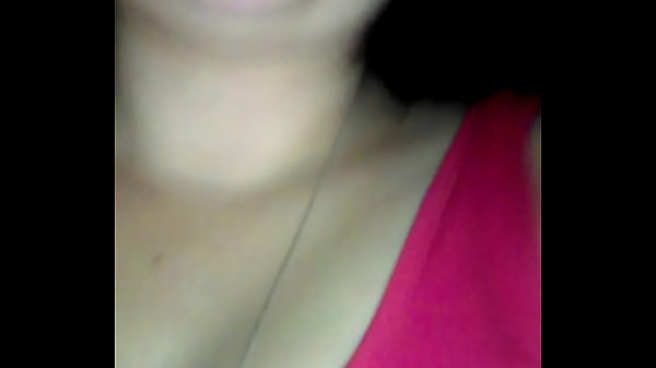 Lupita con el amantes escondindose