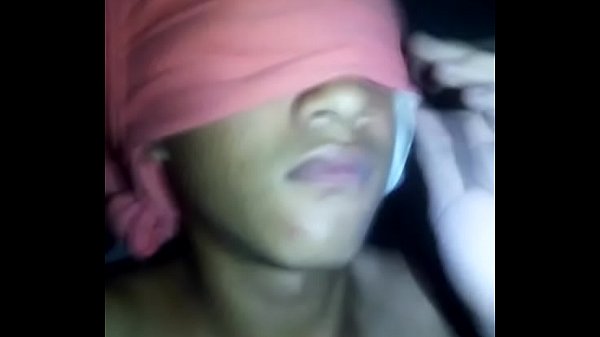 Garoto devorando a pica do seu macho