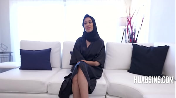 Virgin Teen In Hijab Gets Fucked By Tutor