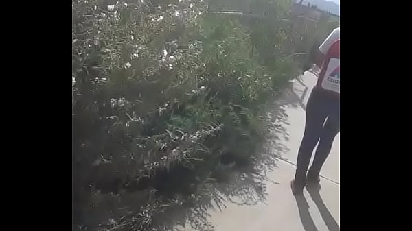 Culona mama en la calle  