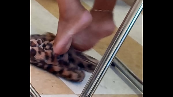 Ebony girl's feet filmed candid  