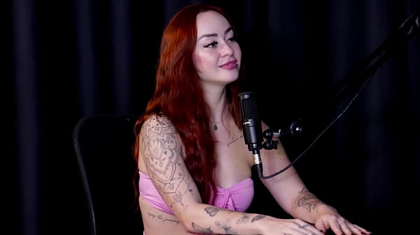 Sempre gostou de putaria, iniciou no l&eacute;sbico e masturba&ccedil;&atilde;o, deu dicas pra quem come&ccedil;a, queria transar no avi&atilde;o - Milena Moreau (WATCH ON: SHEER/RED)