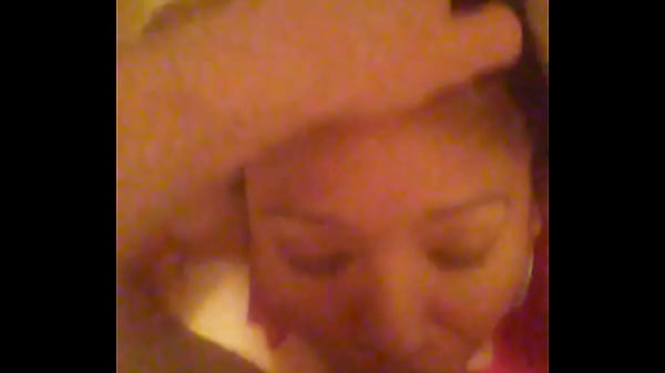 Whore pissing in tub then sucks cock  