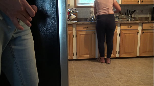 Turkish amateur stepmom gets a big cumshot from her stepson in the kitchen