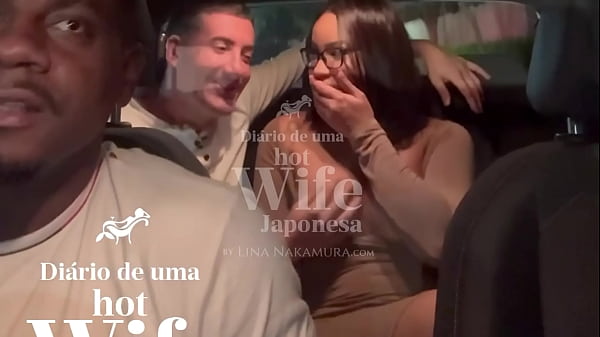 Esposa asi&aacute;tica gostosa oferecida pelo marido corno como forma de pagamento pelo Uber