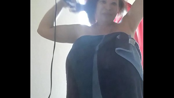 Ups the show tits by accident