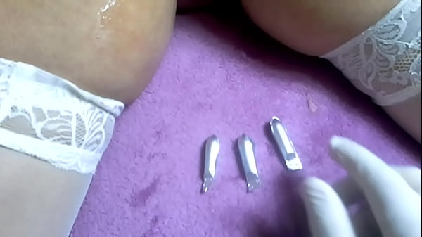 Il mio dottore mi ha messo tutta la mano nel culo , il piacere del fisting anale