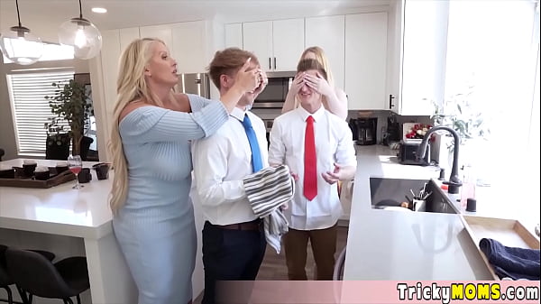 Chubby housewives offering their pussies