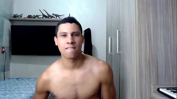 novinho gay batendo uma 