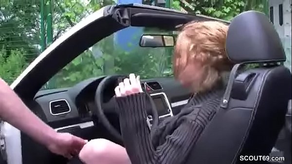 Mutti fickt gerne mit Fremden und hat Glueck auf dem Weg