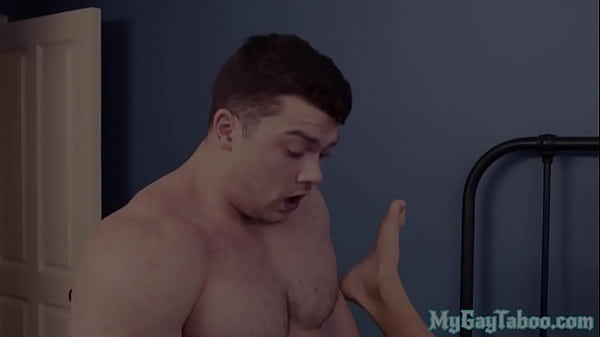 Caught athletic stepbro cums after breeded by hunk  