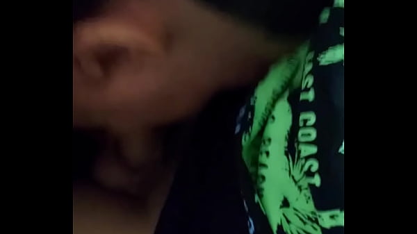 O novinho que trabalha comigo falou que a gente tinha que jogar Free fire juntos pra botar os bonecos pra meter mas queria era meter em mim