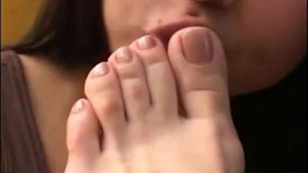 lick mature woman stinky feet