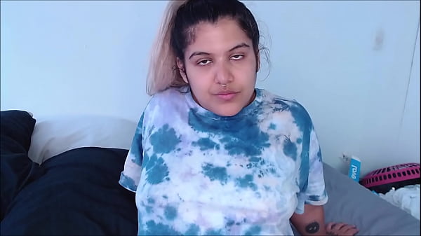 LATINA CALIENTE MAMANDO UN DILDO PORQUE NO TENIA UNA POLLA CERCA