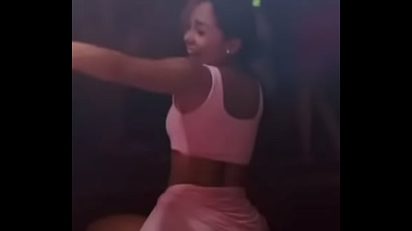 Paola castillo baila en p&uacute;blico