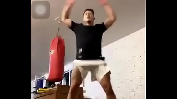 Ator THOMAS treinando em casa SEM CUECA e volume marca