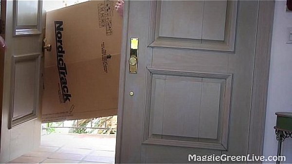 Busty Slut Maggie Green Goes Down On Vicky Vette - MaggieGreenLive.com  