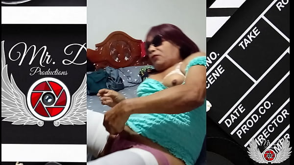 Mamada y follada con negro de verga grande. Me mete su gran verga y mi consolador gigante por mi culo dilatado  