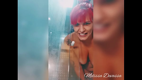 Melissa Devassa no banho te chamando  