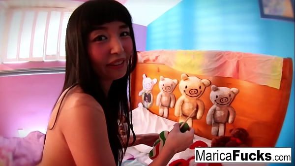 Asian babe has sone dirty fun  