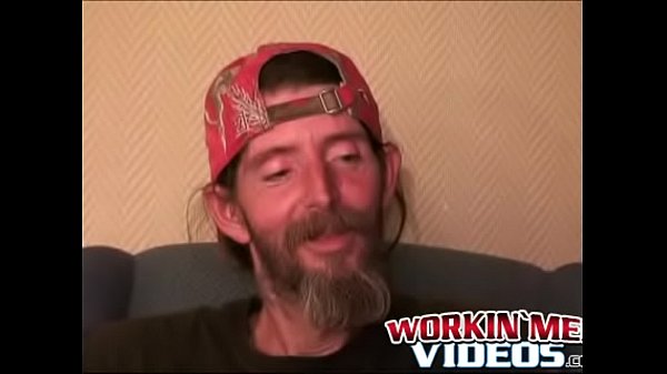 Older amateur masturbates and comes hard