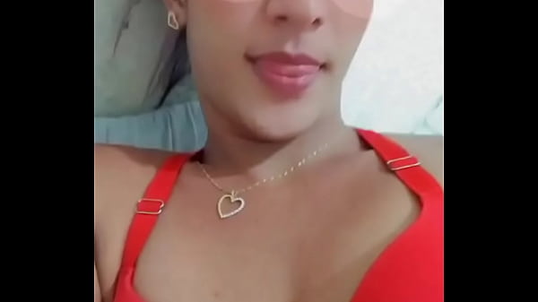 Marido saiu e ela mandou para os amantes