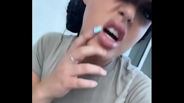 She make it twerking  