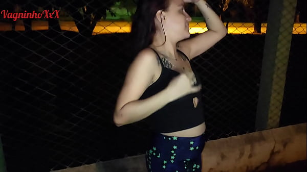 Vagninho e Holy Rubi hot skinny girl pissing and showing off showing her beautiful ass in a public park.