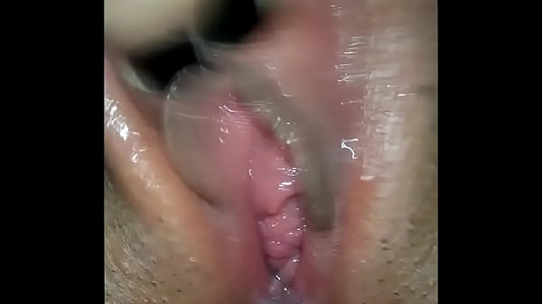 Nước đ&aacute;i chảy nhẹ...