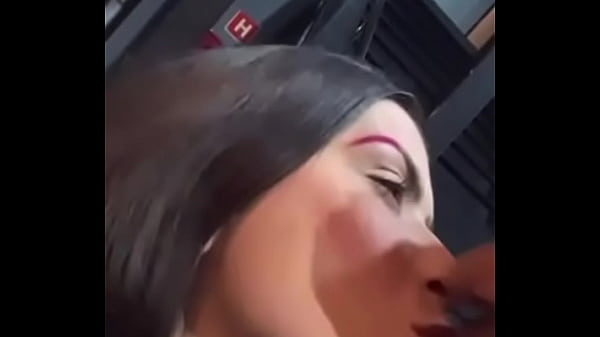 Pipokinha  beij&atilde;o de l&iacute;ngua