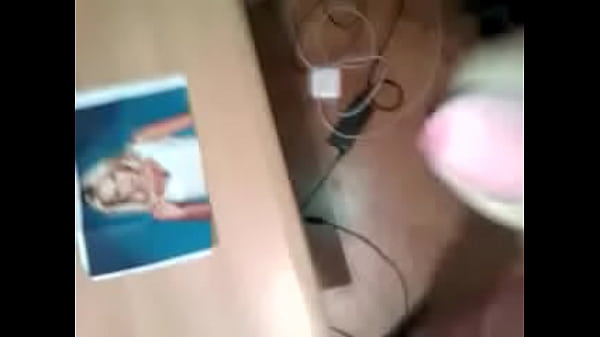 cum on Sarah Connor&acute;s pic