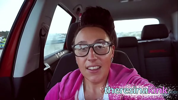 So viele Leute auf dem Parkplatz! Mir egal, ich ficke mich dennoch  