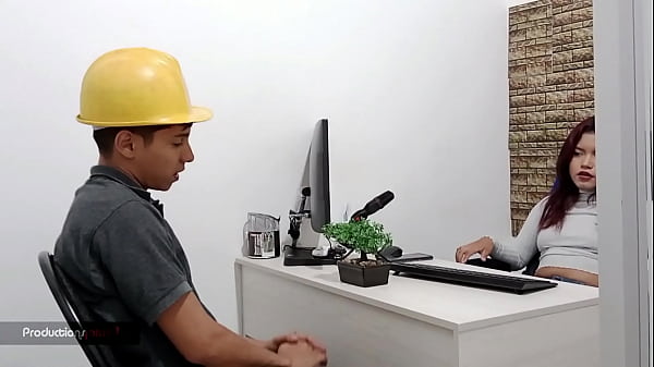 hago lo que sea por trabajar, le chupo el co&ntilde;o, le meto la verga, la pongo a mamar pero no me bote