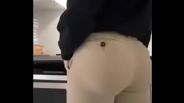 Probandome pantalones en el Shopping. Creo que estos me quedan bien, &iquest;no? a mi me gustan mucho