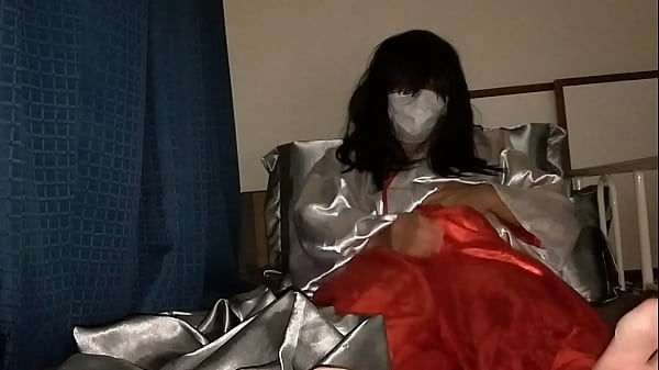 つるつるテロテロサテンの巫女のコスプレ衣裳で女装して、オナニーしてみた
