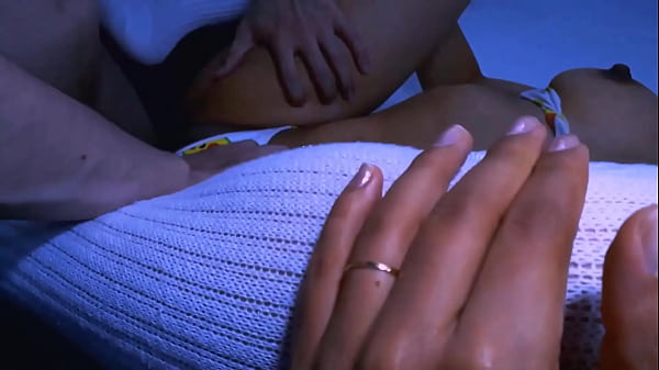 La mejor amiga y el profesor se encontraron en su cine, y hubo m&aacute;s que besos.