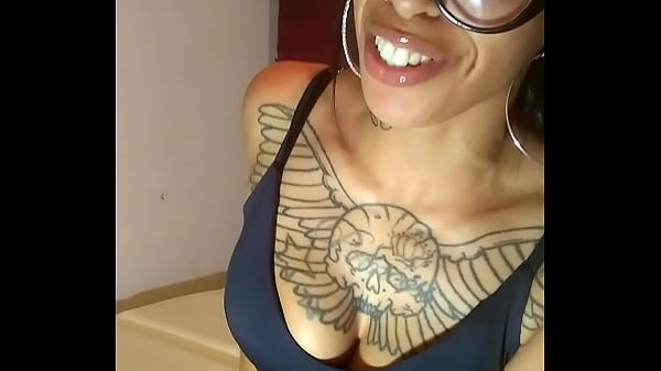 Dan&ccedil;ando toda meiga com vontade de fuder