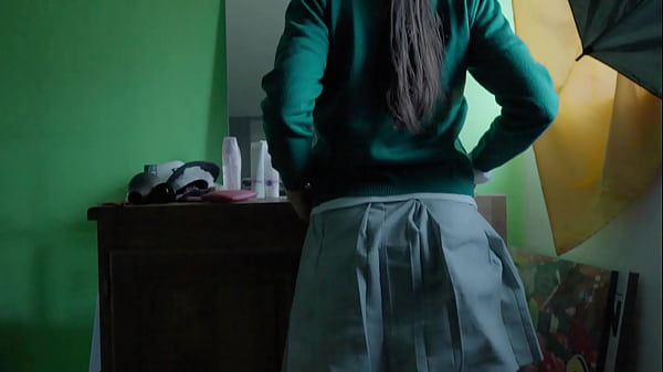 Me Vengo En el Cuarto de Colegiala! (HD)  