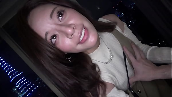 家庭では良き妻、外ではドMな淫乱雌犬！ホテルまで我慢できない&hellip;スリルとチ●ポを同時に味わう喉奥拡張セルフイラマ！首●め&スパンキングで美しい顔面と美尻を真っ赤に染めて本能剥き出しで求めあう！引き締まった美体をエビ反り連続ハメ潮絶頂！ Part2