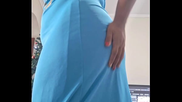 Esposa safada de vestido sem calcinha