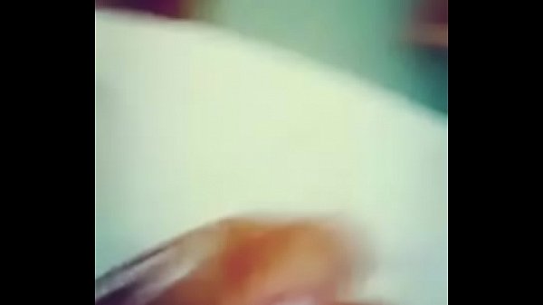 Rihannagp bebendo porra no copo