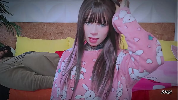 Suculenta Gata Meia-irm&atilde; acorda pau para foder sua Bunda