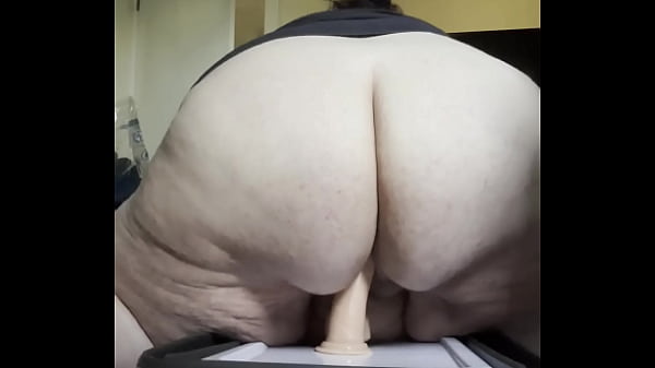 Riding my 7&rdquo; realistic dildo 