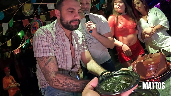 Festinha de anivers&aacute;rio com muitas bucetas gostosas na casa de swing  