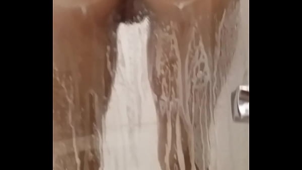 SenhoraMenage gozada no banho Sentada gostosa