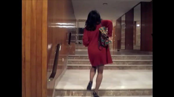 Roc&iacute;o Lizana se pone cachonda y se desnuda en la recepci&oacute;n de un hotel 