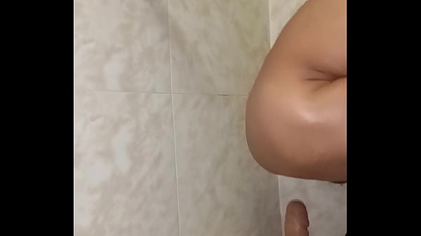 Me desperte cachondo y caliente y me puse a cojer con mis juguetes.