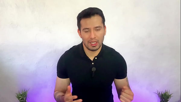 Suegro se folla al yerno en su casa mientras la esposa duerme! 