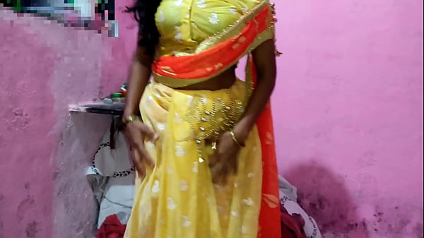 गाँव के भाभी को गरम करके चुत का पानी निकिला